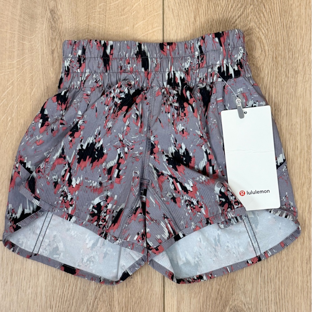 NWT Lululemon Tracker Shorts 4” Size 0 Floral Flux Multi